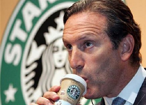 Starbucks, l’ad Schultz a Milano: “Non vogliamo insegnarvi come fare il caffe” Starbucks, l’ad Schultz a Milano: “Non vogliamo insegnarvi come fare il caffe”
