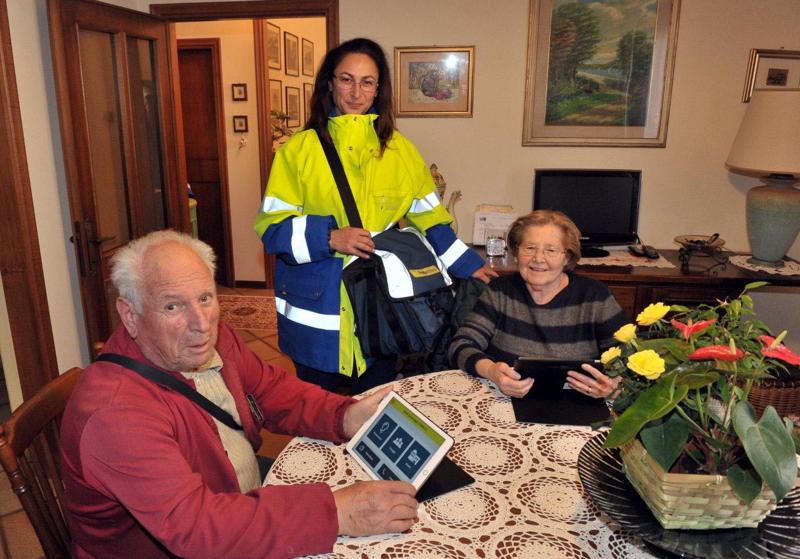 Al via il progetto “Poste c’è”: over 65 connessi via tablet con i propri cari