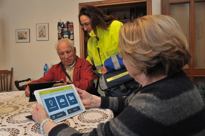 Al via il progetto “Poste c’è”: over 65 connessi via tablet con i propri cari