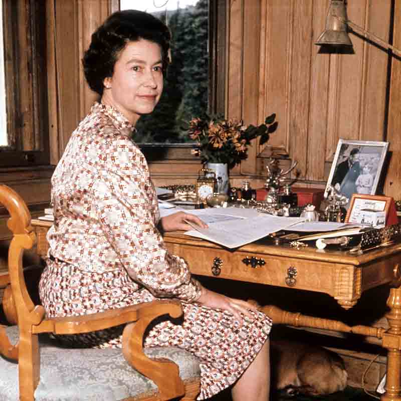Privilegi della Regina Elisabetta:i 10 incredibili poteri della regina – VIDEO Privilegi della Regina Elisabetta:i 10 incredibili poteri della regina – VIDEO