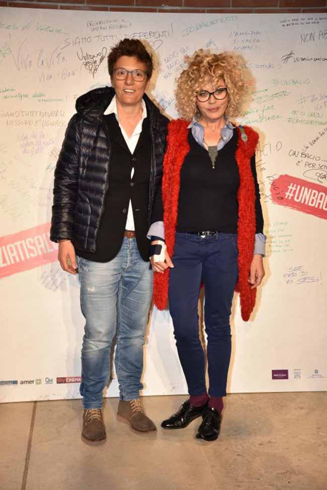 Eva Grimaldi e Imma Battaglia coppia lesbo:”Finalmente libere di amarci”. Foto Eva Grimaldi e Imma Battaglia coppia lesbo:”Finalmente libere di amarci”. Foto