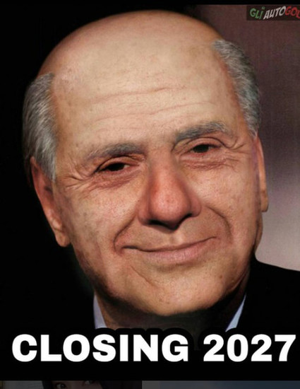 Berlusconi da McDonald’s aspettando il closing Milan. Foto e ironie sul web Berlusconi da McDonald’s aspettando il closing Milan. Foto e ironie sul web