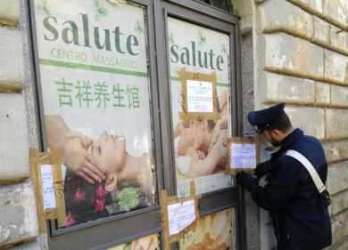 Massaggi hot, le mogli denunciano i mariti: chiusi 5 centri all’Esquilino