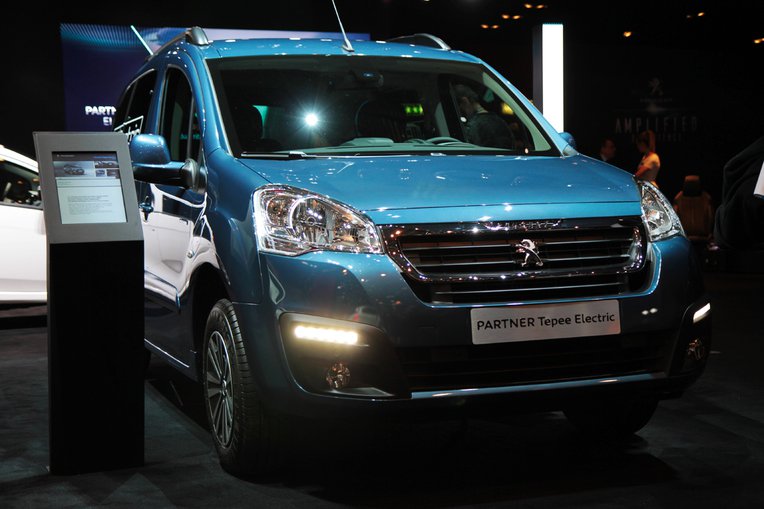 Speciale Ginevra 2017: Peugeot non solo SUV ma anche  mobilità sostenibile