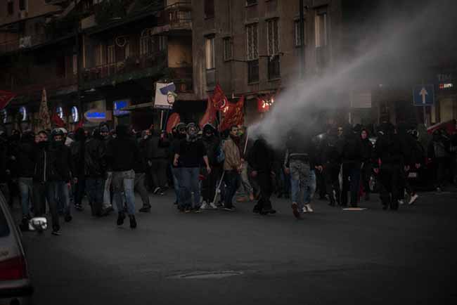 I centri sociali vanno chiusi. Serbatoi di voti e solo violenza