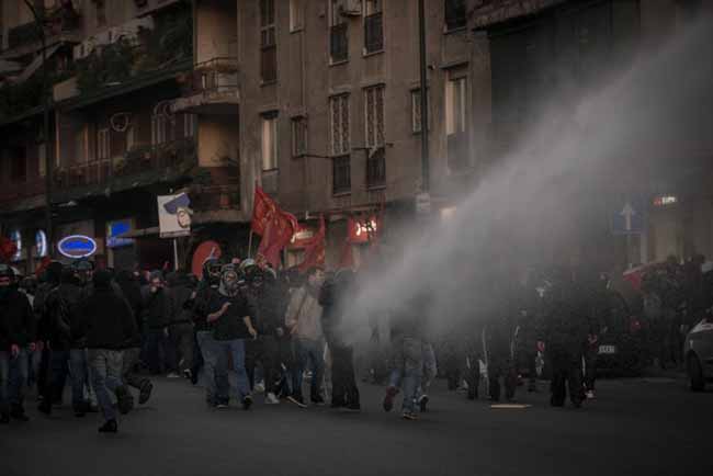I centri sociali vanno chiusi. Serbatoi di voti e solo violenza