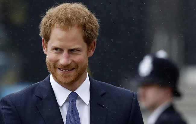Harry e Meghan Markle, le foto-scandalo che fanno infuriare la regina Harry e Meghan Markle, le foto-scandalo che fanno infuriare la regina