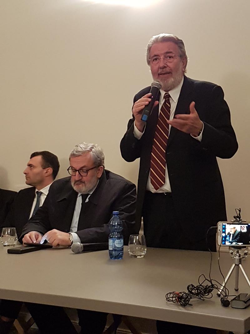 Michele Emiliano, la proposta bomba: “Reintrodurre l’art. 18”. VIDEO