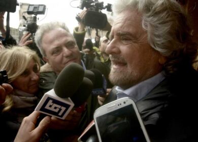 Berlusconi: Grillo voleva essere pagato in nero. Silenzio assordante di Beppe