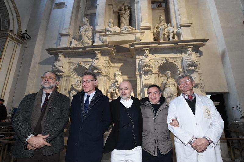 La statua di Mosè torna a risplendere con il restauro e la nuova illuminazione La statua di Mosè torna a risplendere con il restauro e la nuova illuminazione