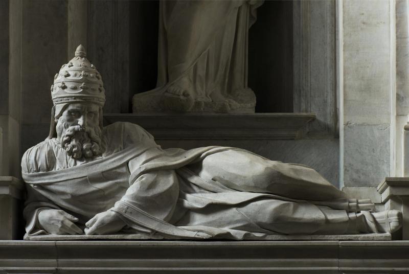 La statua di Mosè torna a risplendere con il restauro e la nuova illuminazione La statua di Mosè torna a risplendere con il restauro e la nuova illuminazione