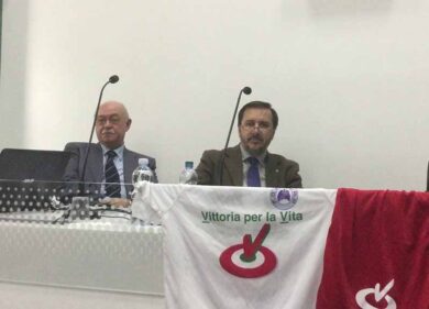 Domanda esplosiva al prof. Santo: “Cosa c’è dietro alla lotta anti-cancro?”