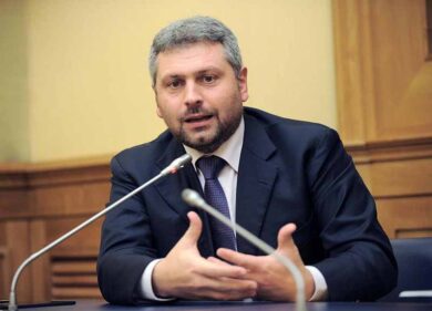 M5S, parla l’ex grillino Artini: “La democrazia diretta di Grillo? Una truffa”