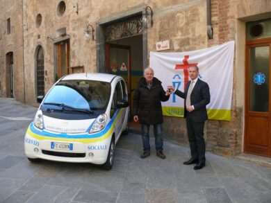 La Misericordia di San Gimignano viaggio in Peugeot iOn
