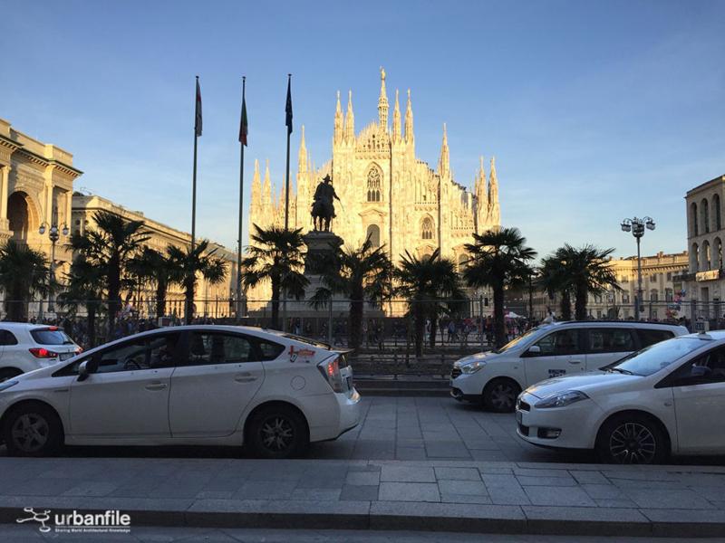 Milano: ci si preoccupa delle palme ma non delle automobili in piazza Duomo?