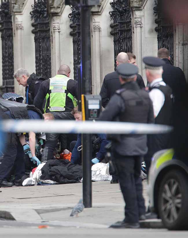 Londra, c’è il nome del killer. 8 arresti a Birmingham: preparavano attacco Londra, c’è il nome del killer. 8 arresti a Birmingham: preparavano attacco
