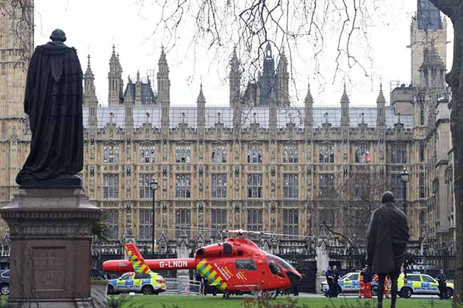 Londra, c’è il nome del killer. 8 arresti a Birmingham: preparavano attacco Londra, c’è il nome del killer. 8 arresti a Birmingham: preparavano attacco