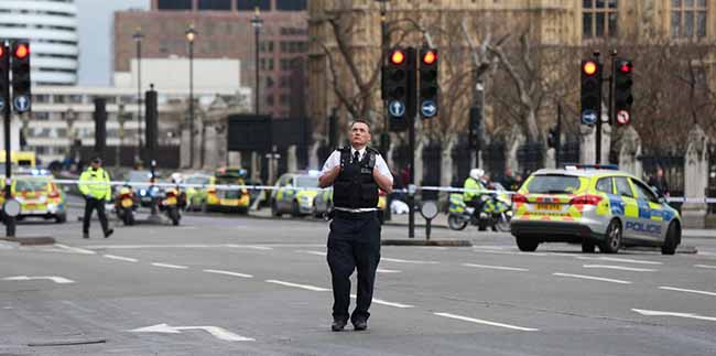 Londra, c’è il nome del killer. 8 arresti a Birmingham: preparavano attacco Londra, c’è il nome del killer. 8 arresti a Birmingham: preparavano attacco