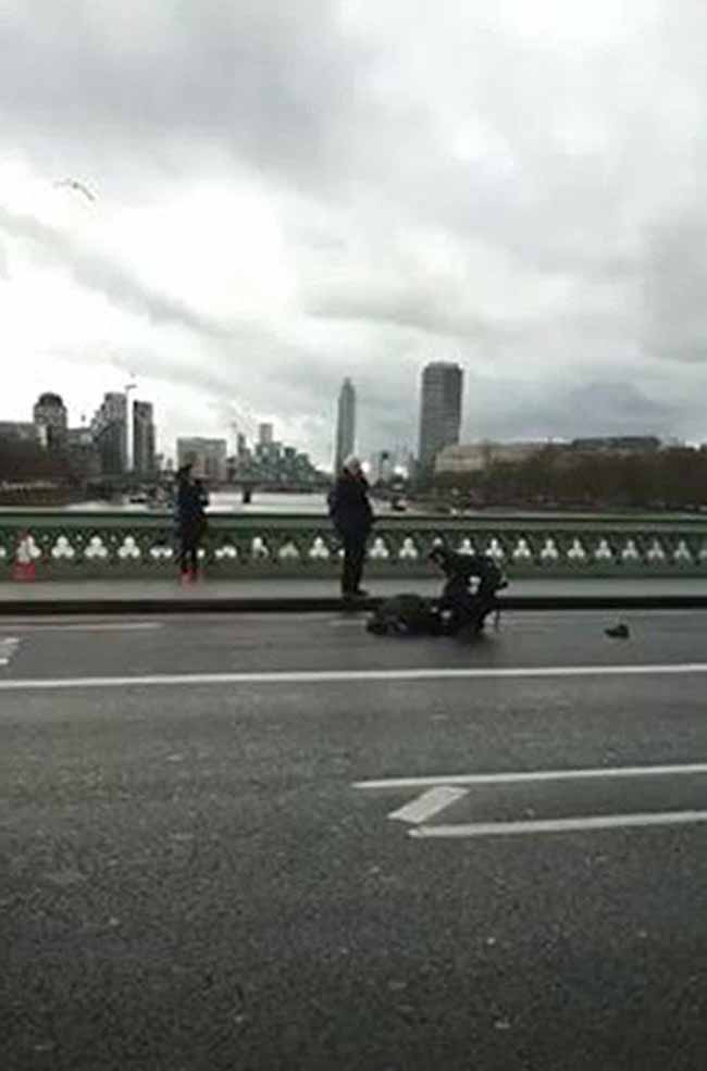 Londra, c’è il nome del killer. 8 arresti a Birmingham: preparavano attacco Londra, c’è il nome del killer. 8 arresti a Birmingham: preparavano attacco