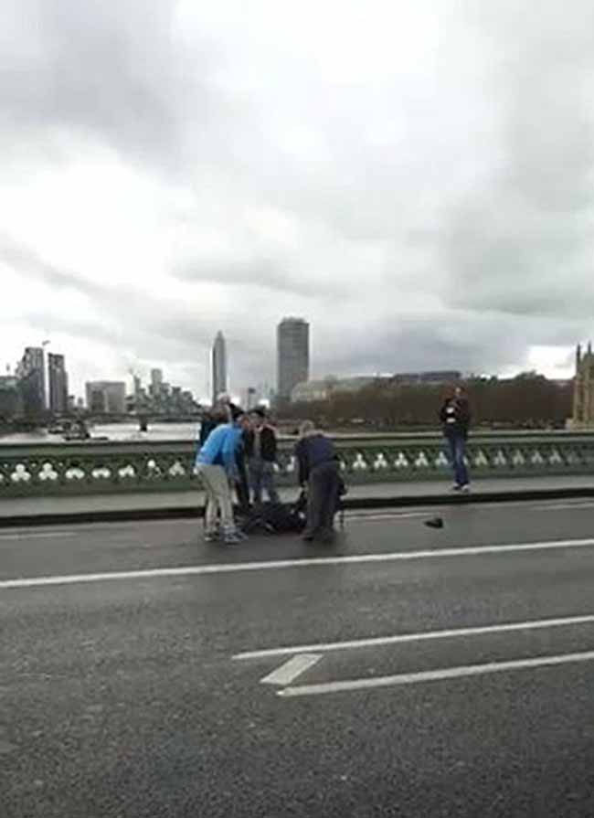 Londra, c’è il nome del killer. 8 arresti a Birmingham: preparavano attacco Londra, c’è il nome del killer. 8 arresti a Birmingham: preparavano attacco