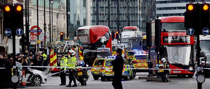 Londra, c’è il nome del killer. 8 arresti a Birmingham: preparavano attacco Londra, c’è il nome del killer. 8 arresti a Birmingham: preparavano attacco