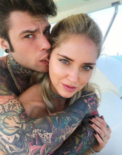 Addio Milano, Fedez-Ferragni in vacanza a Miami tra amore e lusso