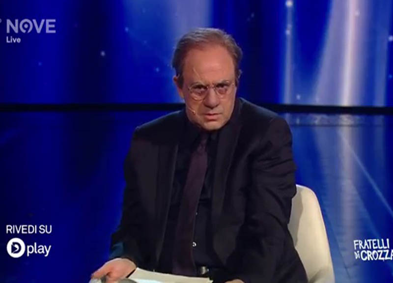 Crozza-De Luca: “Cerchi Campania su Google Maps? Ti si formatta il pc”. VIDEO Crozza-De Luca: “Cerchi Campania su Google Maps? Ti si formatta il pc”. VIDEO