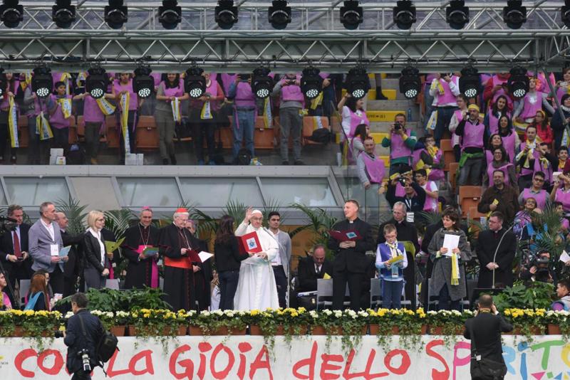 Papa Francesco a Milano, un milione per lui. Papa: “Grazie a tutti” Papa Francesco a Milano, un milione per lui. Papa: “Grazie a tutti”