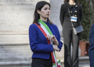 Trattati Roma, Grillo e il M5S contro il Tg1: “Raggi oscurata”. TUTTI I VIDEO
