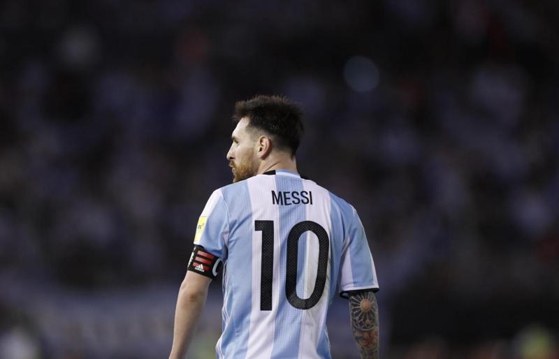 Messi squalificato per 4 giornate: insulti all’arbitro