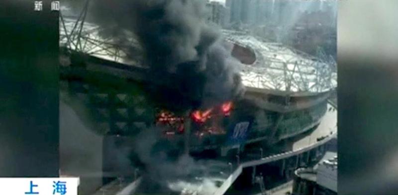 Stadio dello Shanghai Shenhua di Tevez in fiamme: incendio in Cina. FOTO-VIDEO Stadio dello Shanghai Shenhua di Tevez in fiamme: incendio in Cina. FOTO-VIDEO