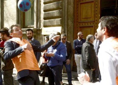 “Poletti gioca a calcetto”: in campo Fassina, Fratoianni. Civati mister