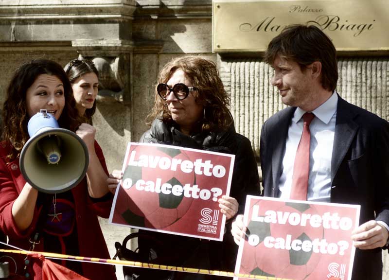 “Poletti gioca a calcetto”: in campo Fassina, Fratoianni. Civati mister