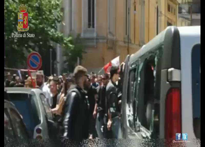 Centri sociali contro Casapound: 13 arresti tra i collettivi de La Sapienza Centri sociali contro Casapound: 13 arresti tra i collettivi de La Sapienza