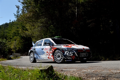 Rally di Sanremo dopo 4 ps conducono Andreucci e la sua Peugeot 208 Rally di Sanremo dopo 4 ps conducono Andreucci e la sua Peugeot 208