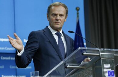Brexit, Tusk: “No a negoziati bilaterali. Londra onori gli impegni finanziari”