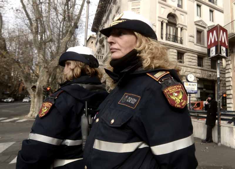 Vigili assenti a Capodanno, vendetta sull’ex sindaco Marino: denunciato Vigili assenti a Capodanno, vendetta sull’ex sindaco Marino: denunciato