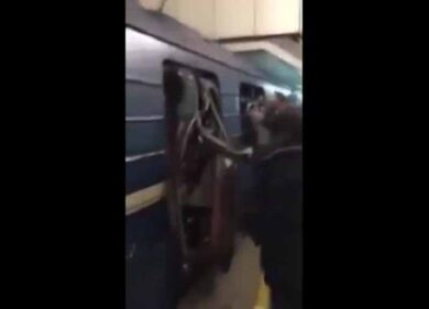 San Pietroburgo, esplosione in metro: le prime immagini