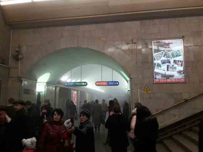 San Pietroburgo, bombe nella metro. Morti e feriti. TUTTE LE FOTO E I VIDEO
