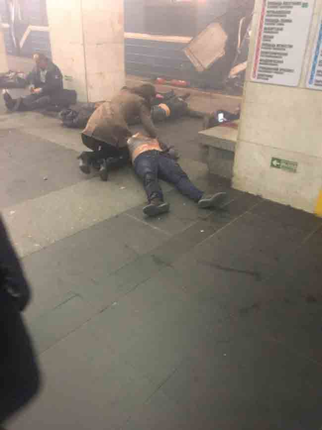 San Pietroburgo, bombe nella metro. Morti e feriti. TUTTE LE FOTO E I VIDEO
