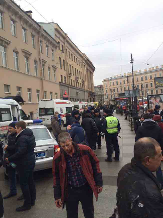 San Pietroburgo, bombe nella metro. Morti e feriti. TUTTE LE FOTO E I VIDEO