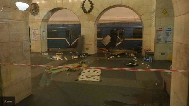 San Pietroburgo, bombe nella metro. Morti e feriti. TUTTE LE FOTO E I VIDEO
