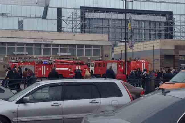 San Pietroburgo, bombe nella metro. Morti e feriti. TUTTE LE FOTO E I VIDEO