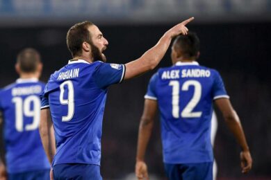 Napoli-Juve 3-2. Bianconeri in finale. Higuain a De Laurentiis: “Colpa tua”