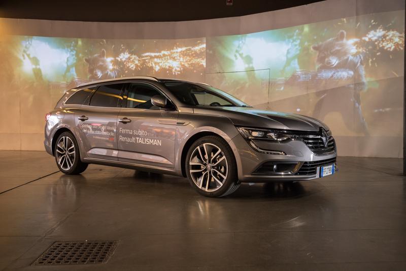 Design Week, Mégane Grand Coupé diventa una suite. E la stella del rugby… Design Week, Mégane Grand Coupé diventa una suite. E la stella del rugby…