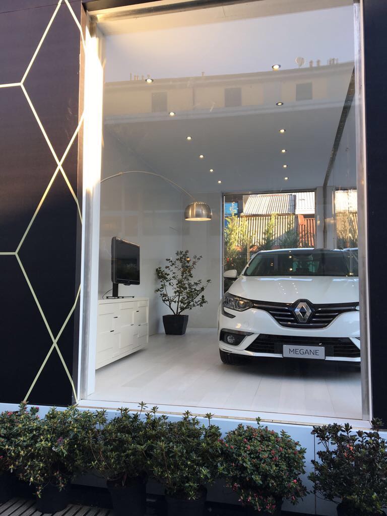 Design Week, Mégane Grand Coupé diventa una suite. E la stella del rugby… Design Week, Mégane Grand Coupé diventa una suite. E la stella del rugby…