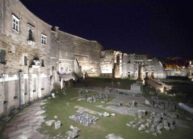 Roma, i Mercati di Traiano risplendono al chiaro di luna. E’ show della storia