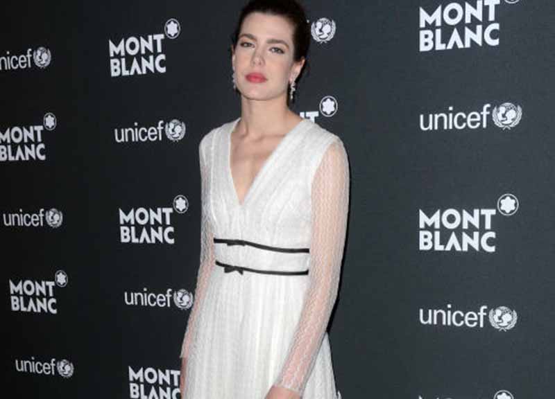 Charlotte Casiraghi, fuga d’amore con Dimitri. Le foto del pancino sospetto Charlotte Casiraghi, fuga d’amore con Dimitri. Le foto del pancino sospetto