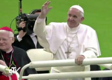 Papa Francesco lava i piedi ai detenuti speciali nel carcere di Paliano