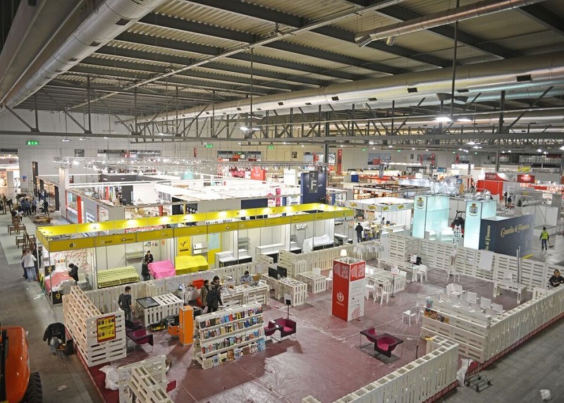 Milano pronta per ‘Tempo di libri’. L’anteprima degli allestimenti. GALLERY Milano pronta per ‘Tempo di libri’. L’anteprima degli allestimenti. GALLERY
